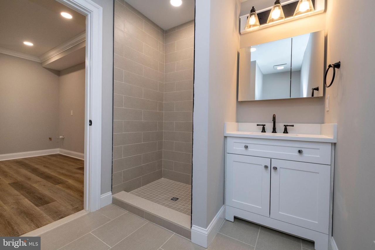 Chapel Ridge — bathroom with a tiled shower and white vanity