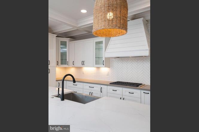 Chapel Ridge — kitchen cabinetry and finishes, photo 11