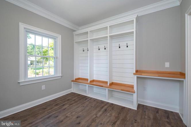 Chapel Ridge — interior living space and finishes, photo 13