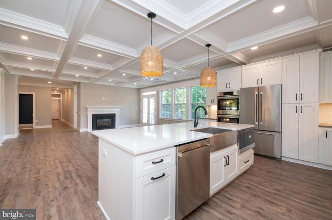 Chapel Ridge — kitchen cabinetry and finishes, photo 16