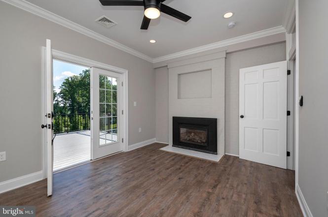 Chapel Ridge — interior living space and finishes, photo 20