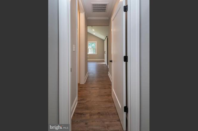Chapel Ridge — interior living space and finishes, photo 23
