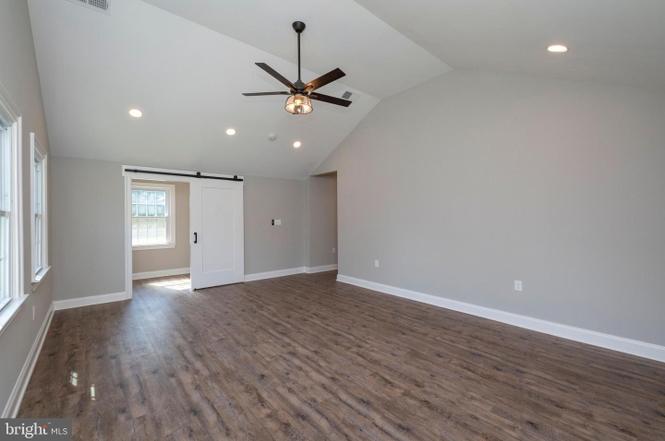 Chapel Ridge — interior living space and finishes, photo 25