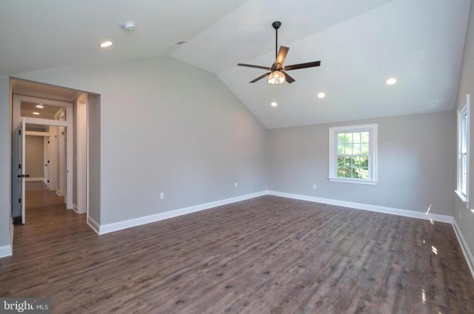 Chapel Ridge — interior living space and finishes, photo 26
