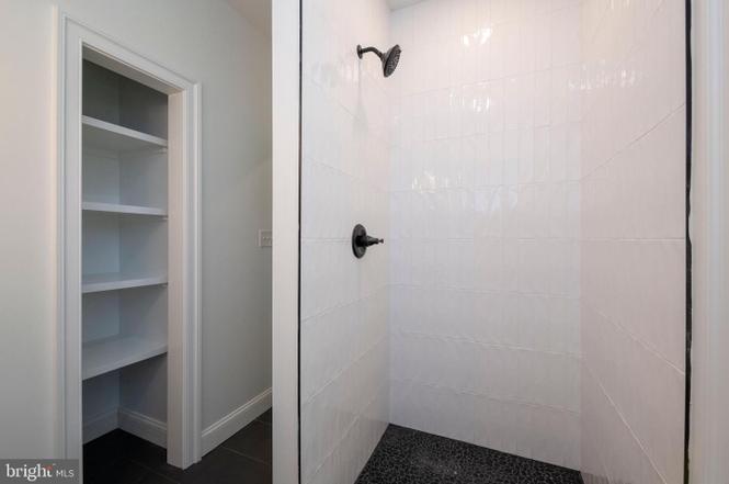 Chapel Ridge — bathroom fixtures and tilework, photo 37