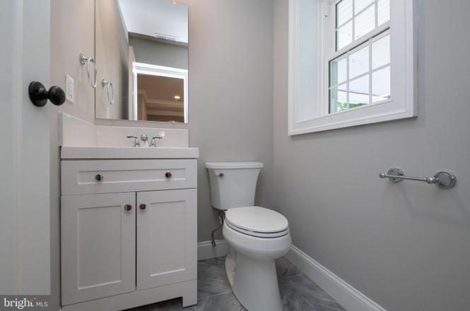 Chapel Ridge — bathroom fixtures and tilework, photo 49