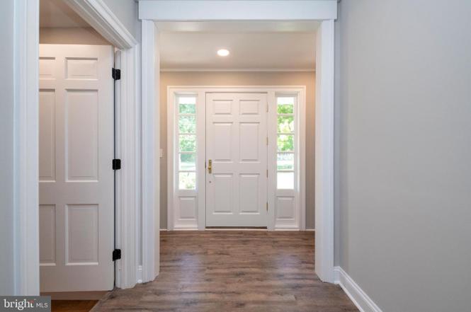 Chapel Ridge — interior living space and finishes, photo 7