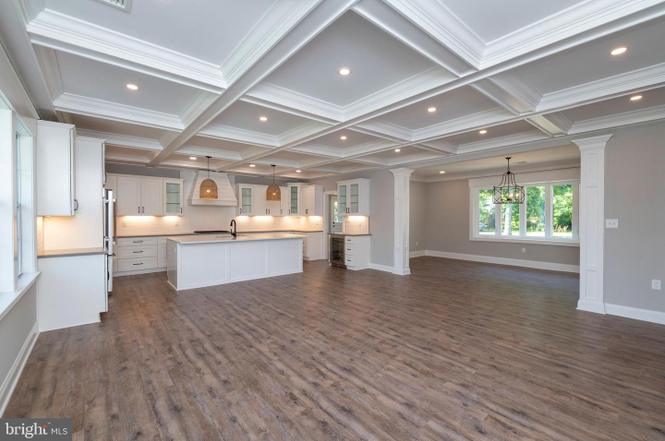 Chapel Ridge — kitchen cabinetry and finishes, photo 8