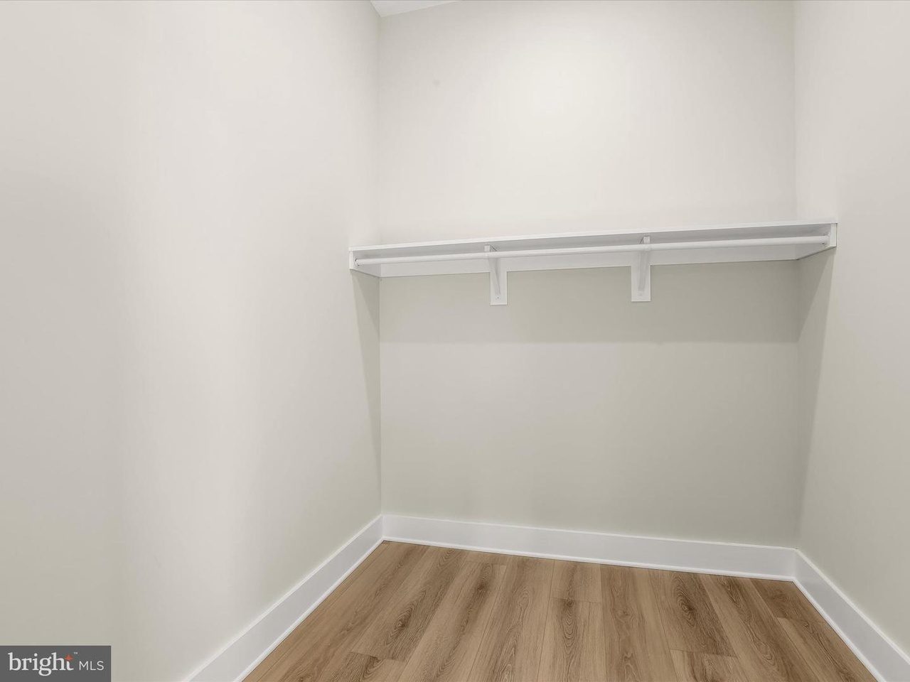 Manor Lane — interior space — photo 42