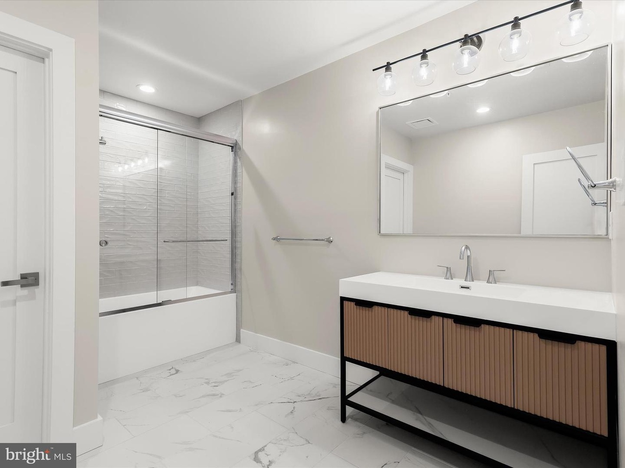 Manor Lane — bathroom and fixtures — photo 69