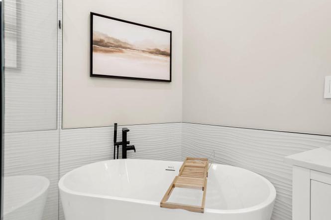 Manor Lane — bathroom and fixtures — photo 40